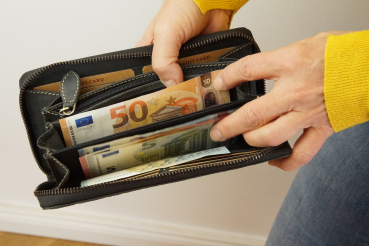 LEAS Damenlangbörse umlaufenden Reißverschluss Portemonnaie Damen Lilianen-Muster Echt-Leder, schwarz