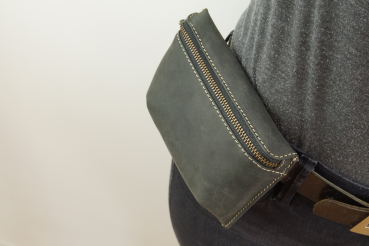 Preview: Gürteltasche mit Volllederausstattung und Geschenkbox LEAS in Echt-Büffel-Leder, schwarz