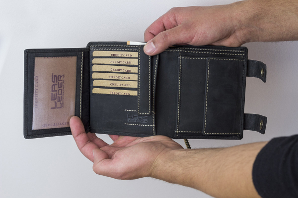 Biker- & Truckerbörse im Hochformat mit 12 Kartenfächern, hochwertiger Kette & Geschenkbox LEAS im Vintage-Stil in Echt-Leder, schwarz